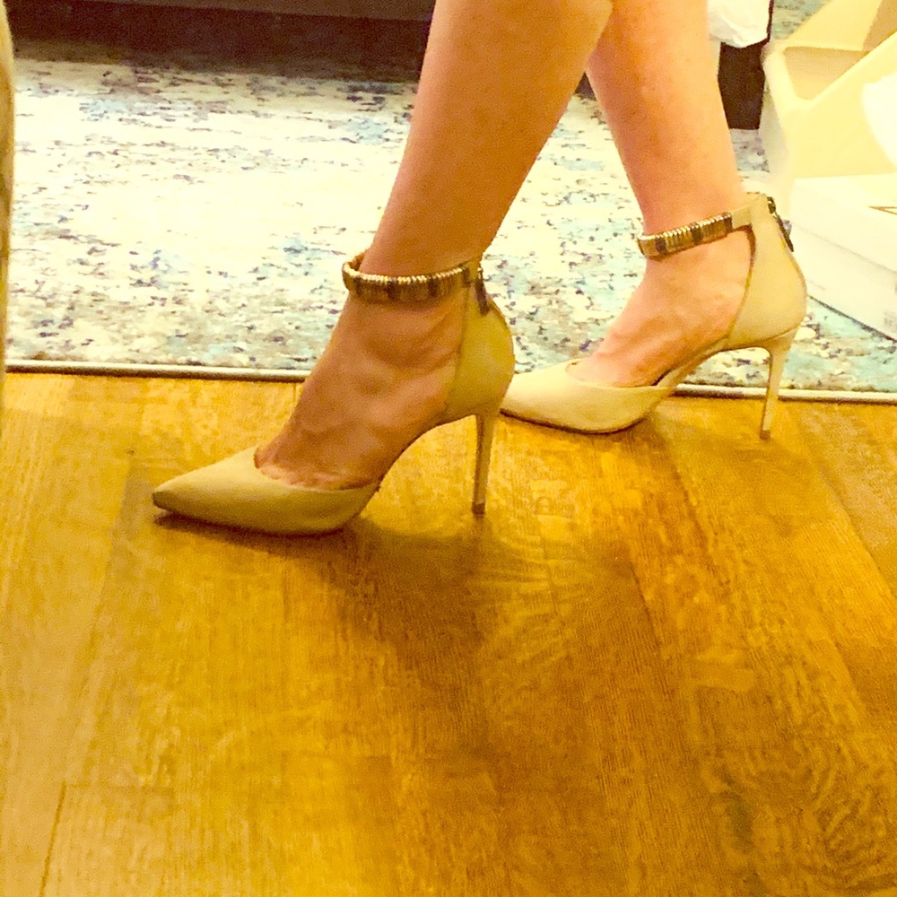 Schutz Tan Suede Pump